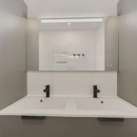 Jolie Maison Moderne - Jacuzzi - Terrasse Pour 4 بيت للعطل سانت جيل كروا دي فيي