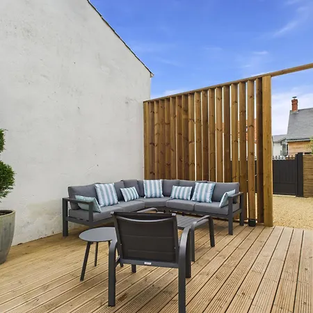 Jolie Maison Moderne - Jacuzzi - Terrasse Pour 4 *