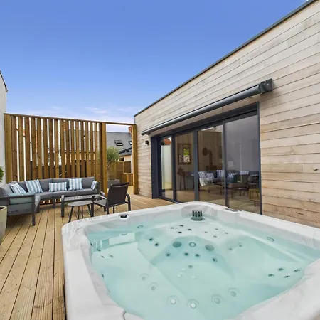 Jolie Maison Moderne - Jacuzzi - Terrasse Pour 4 بيت للعطل *